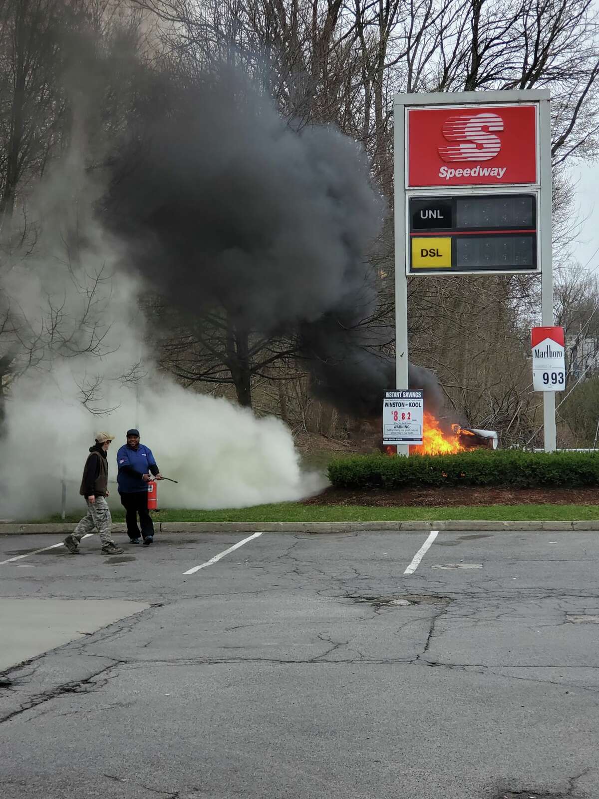 fire pole,beanpole包 firefighters extinguished a small fire after a utility pole fell