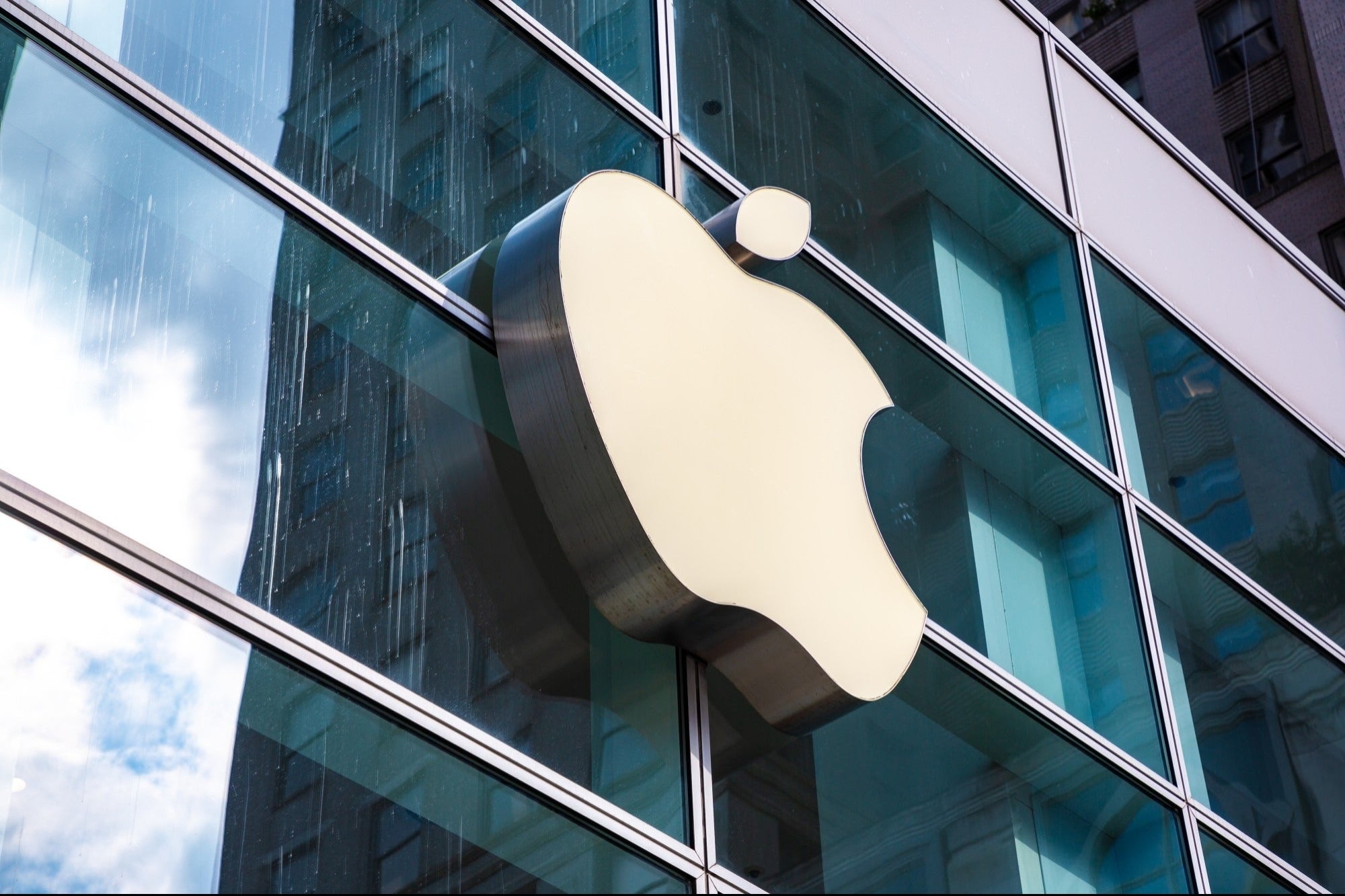 Apple To Launch A Headset With Mixed Reality Headsets In 2022 And