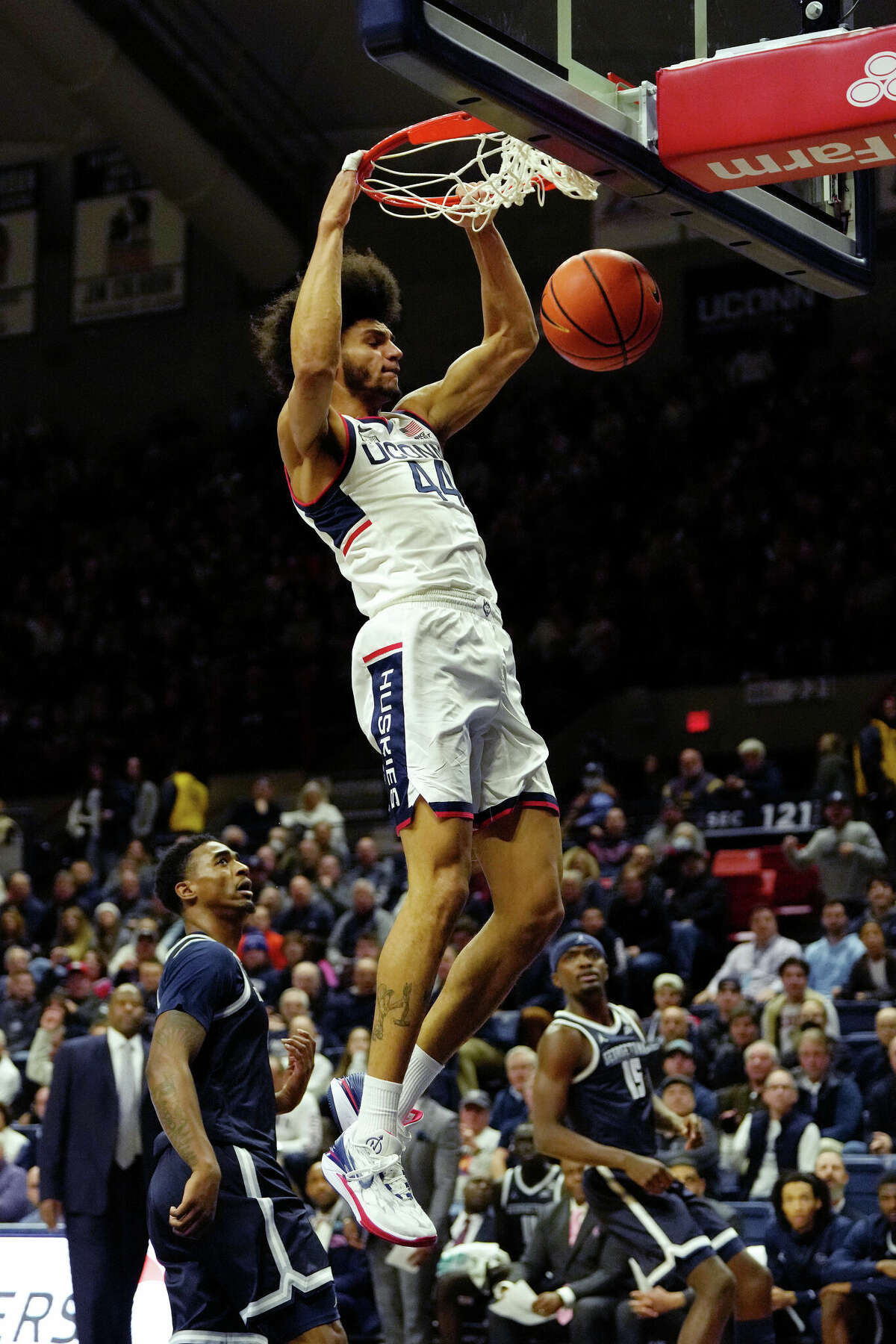 No 2 UConn Rallies Past Georgetown In Second Half