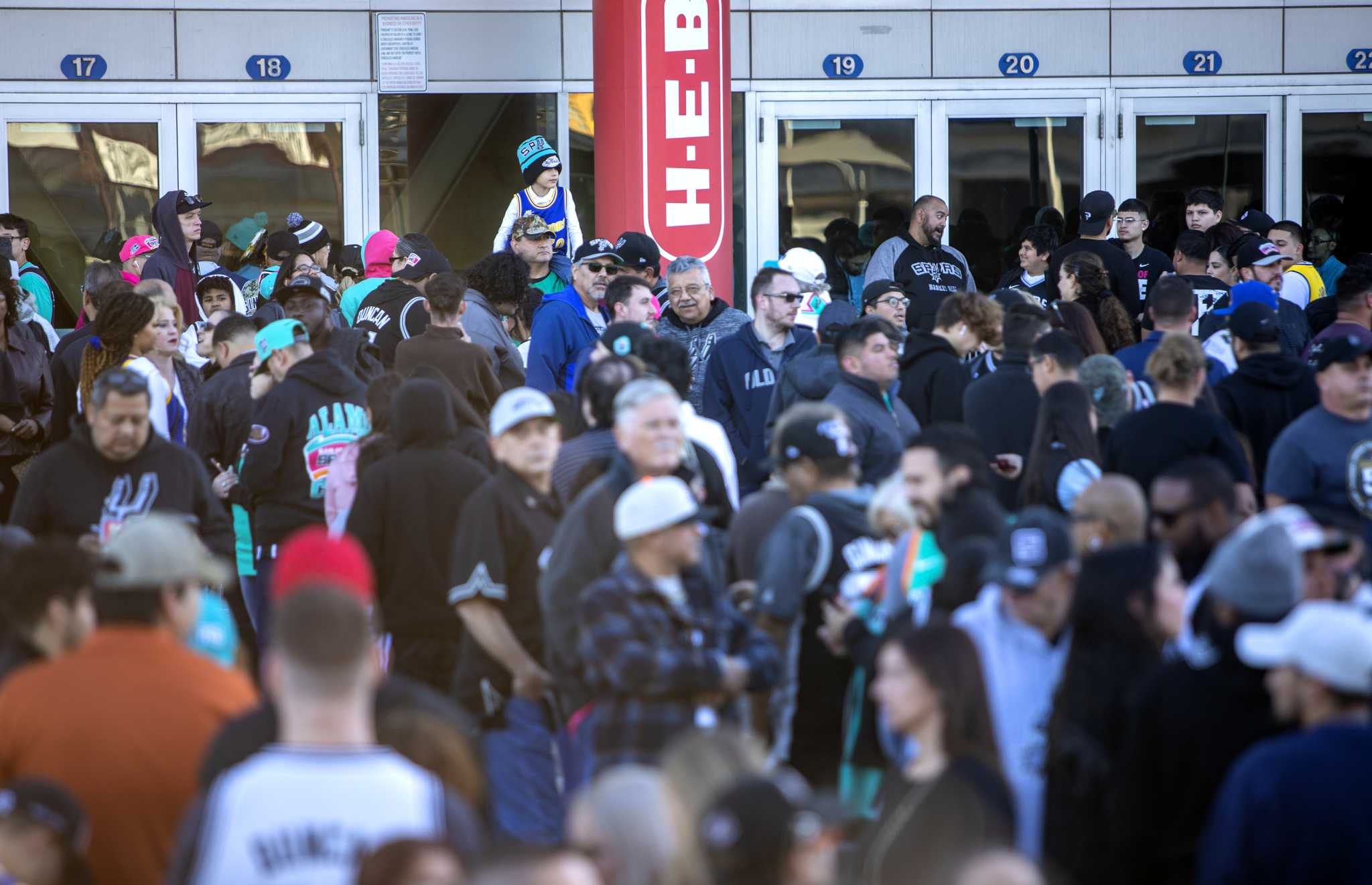 San Antonio Spurs Break Single Game Nba Attendance Record