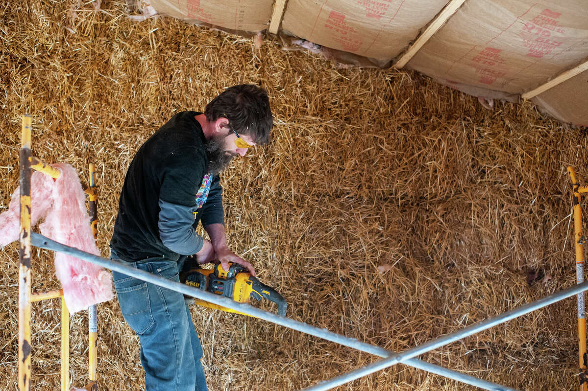 Midland County Resident Builds Straw Bale House