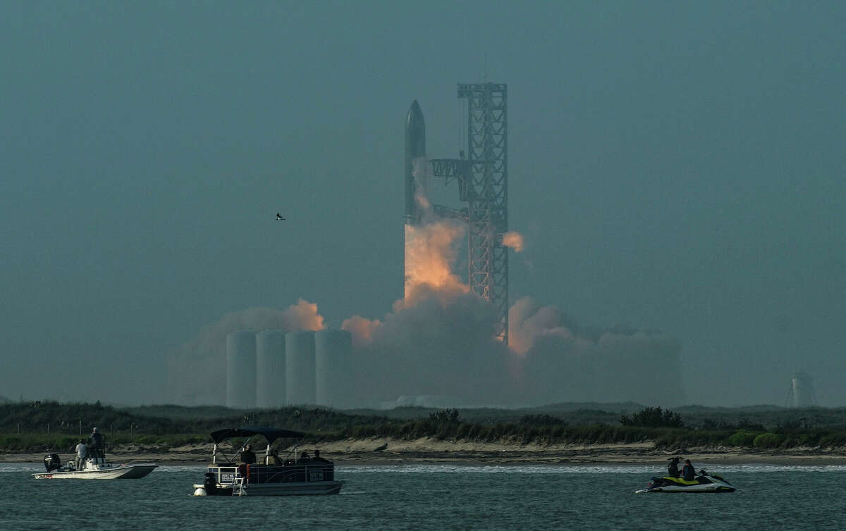 Spacex Explosion Photos Show Brute Force Of Starship Rocket Liftoff