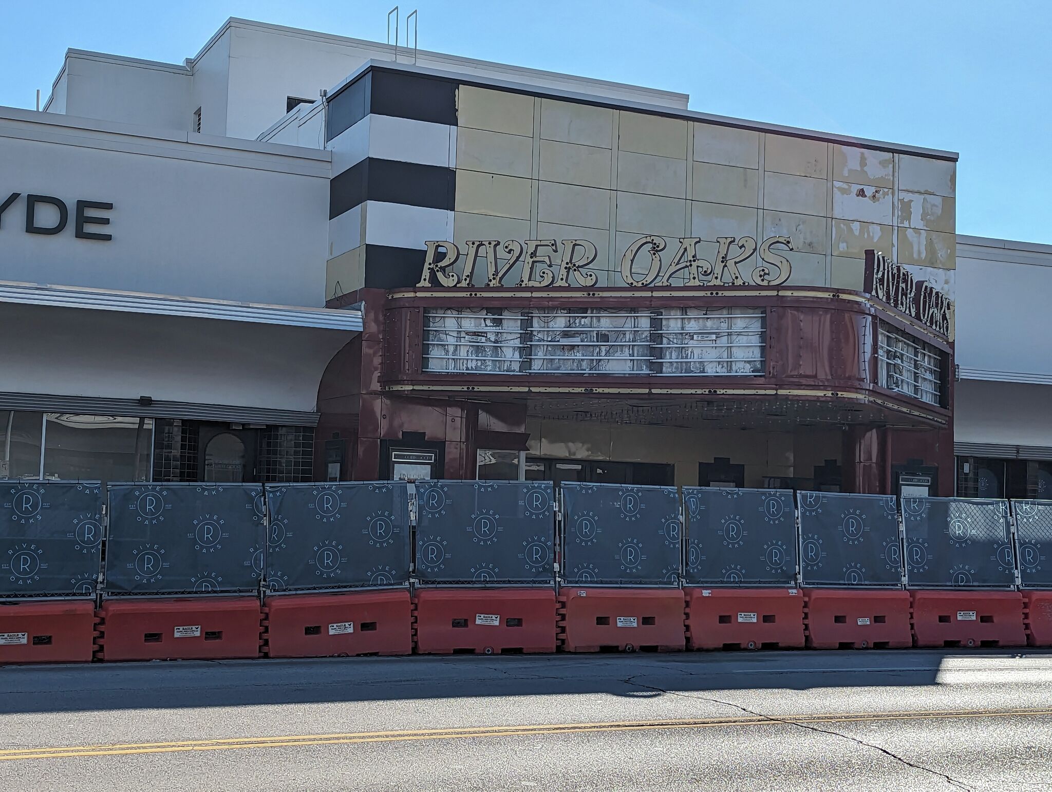 Houston S River Oaks Theatre Will Not Be Open By End Of