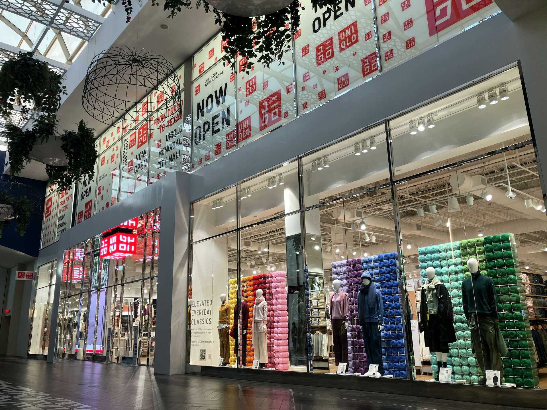 Uniqlo Opens Sugar Land Store Its Second In The Houston Area