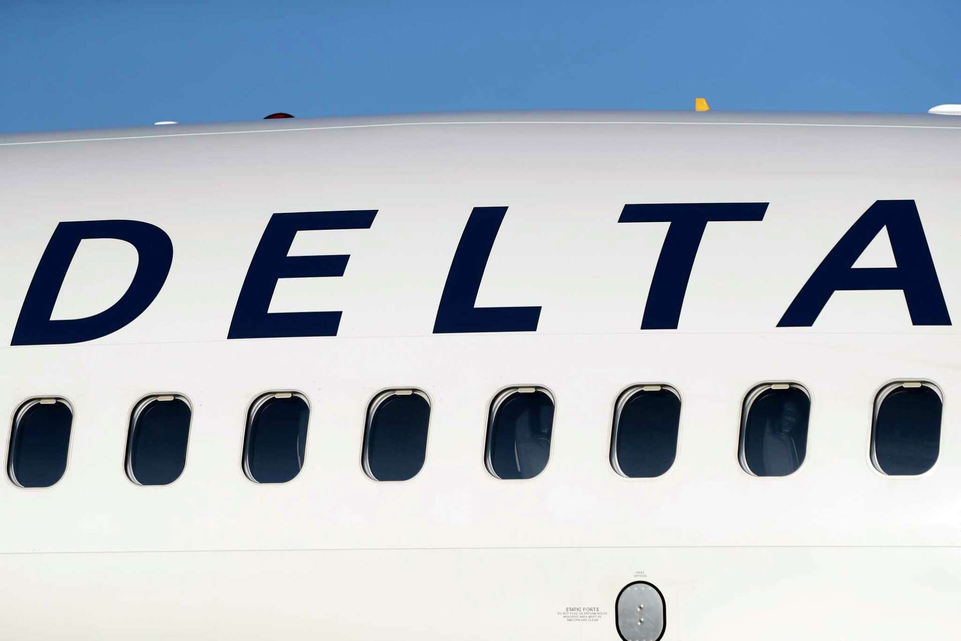 Avión de Delta aborta despegue en aeropuerto nevado de Atlanta por