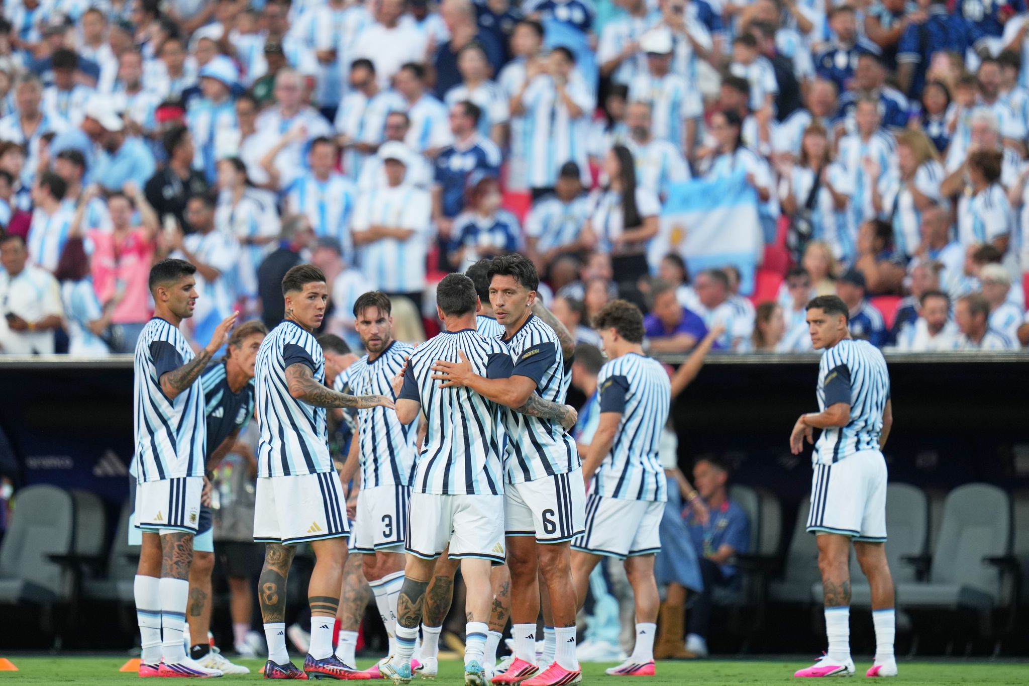 Argentina keeps lineup unchanged with Messi alongside Alvarez for World Cup match vs. Switzerland - New Haven Register thumbnail