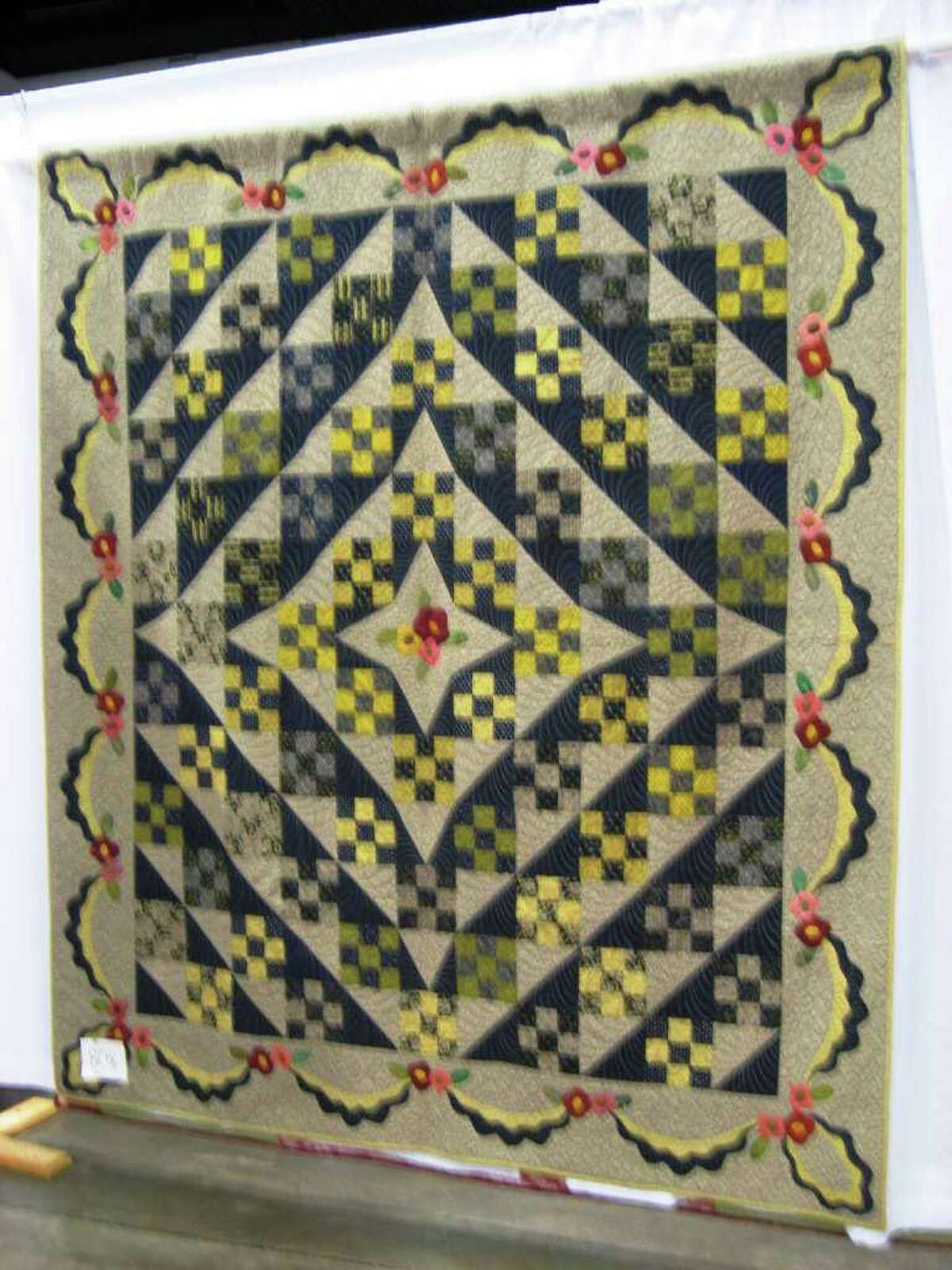 Photo Gallery Quilts From The Golden Triangle Quilt Guild S Show