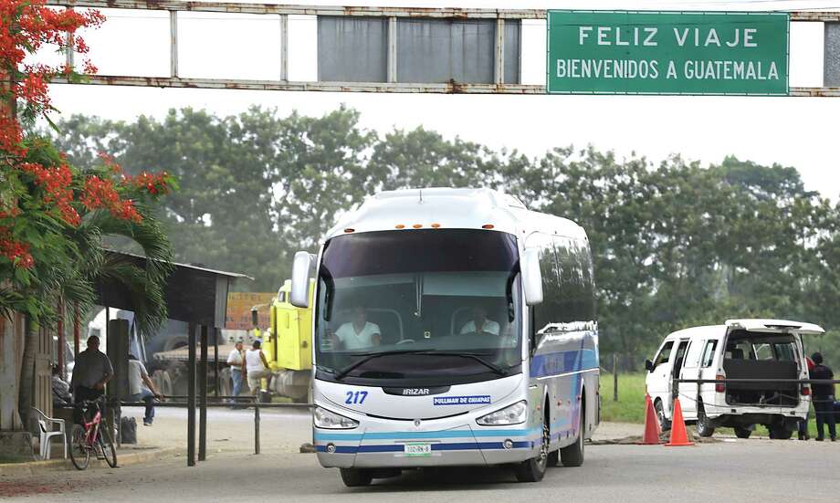 deported,starved a mexican bus full of deported honduran families with children