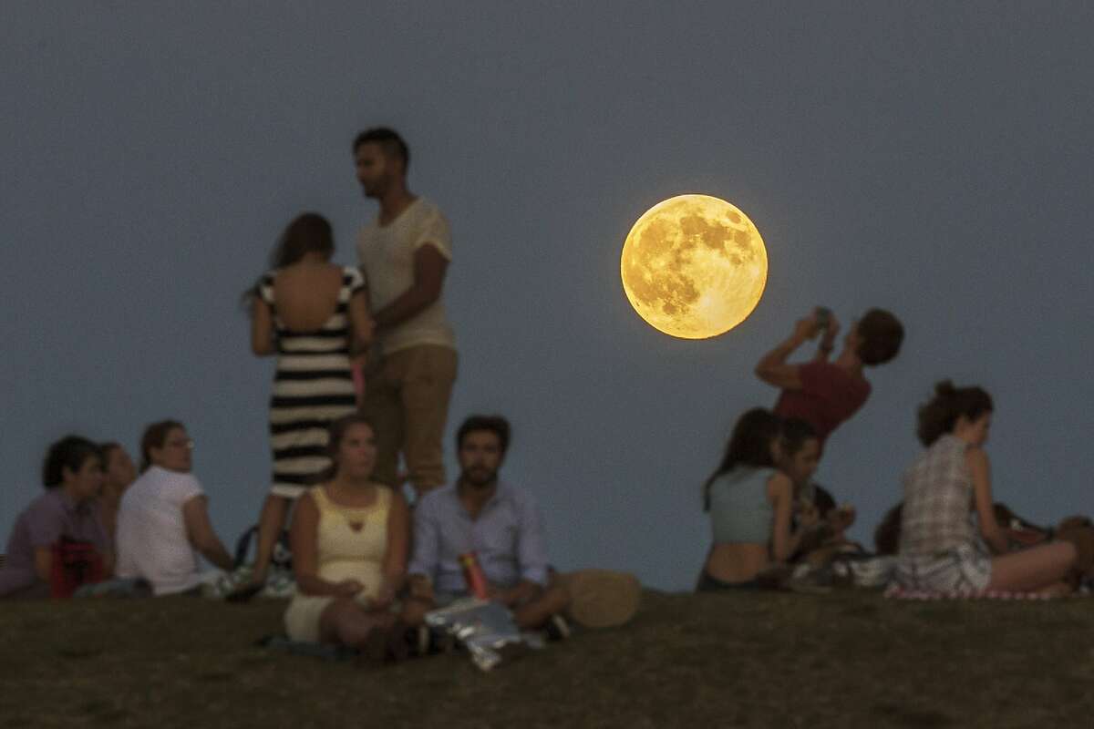 Rare Fully Eclipsed Moon To Rise Over The Bay Area