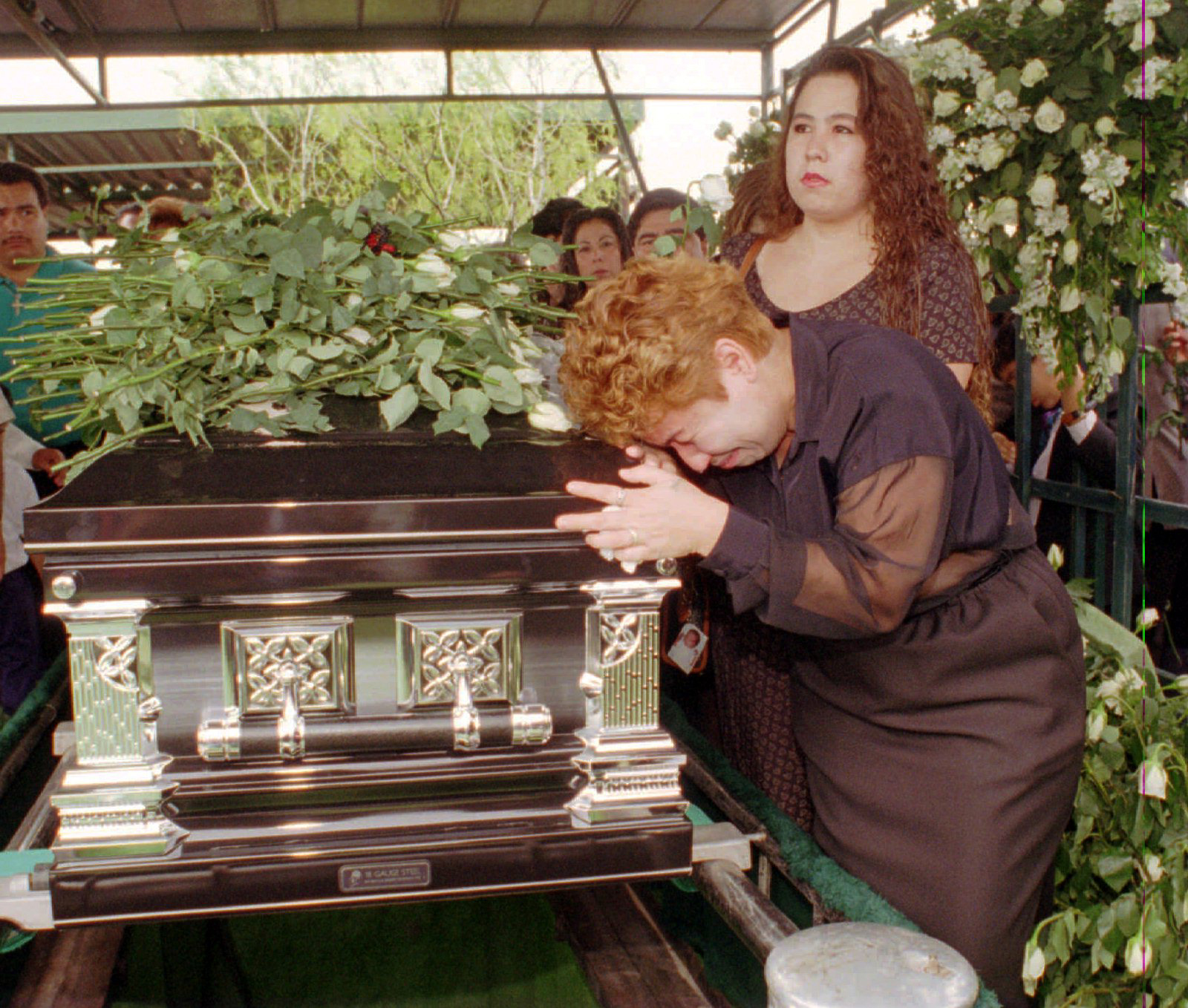 Look Back Selena Quintanilla Perez S Public Memorial Funeral Years Ago