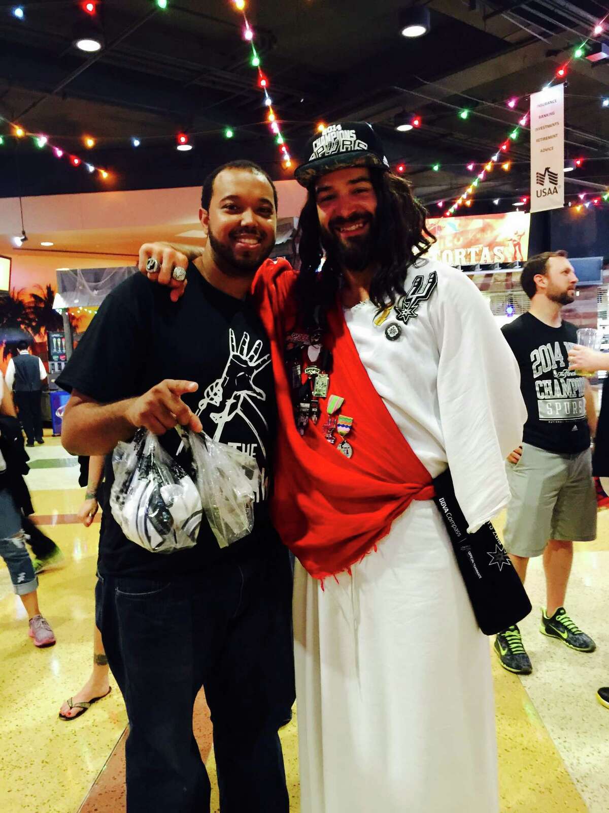 Superfan Spurs Jesus Reacts To Kawhi Leonard News