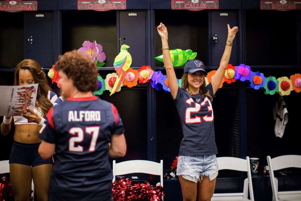 Texans Cheerleaders Unveil Annual Swimsuit Calendar