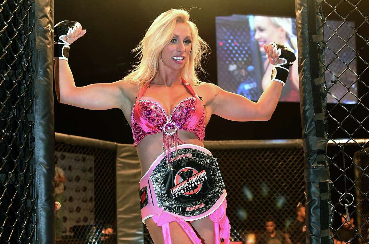 Female MMA Fighter My 12 Pound Breasts Are Making It Hard To Agree