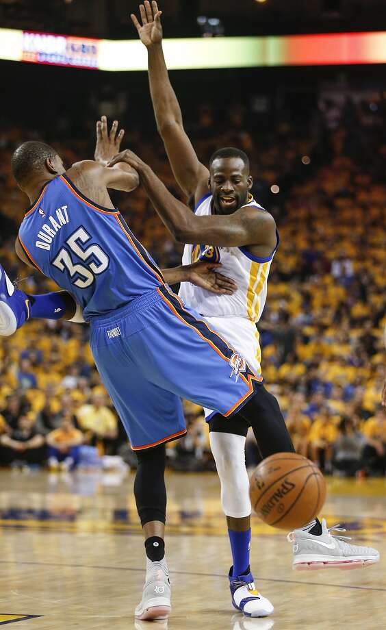 golden state warriors17 draymond green gets tangled up with