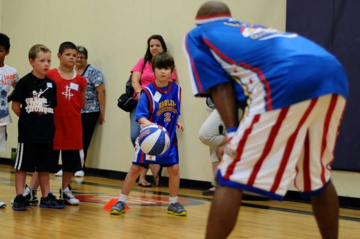 Harlem Globetrotters Teach Skills At Friendswood Pasadena Fitness Clubs