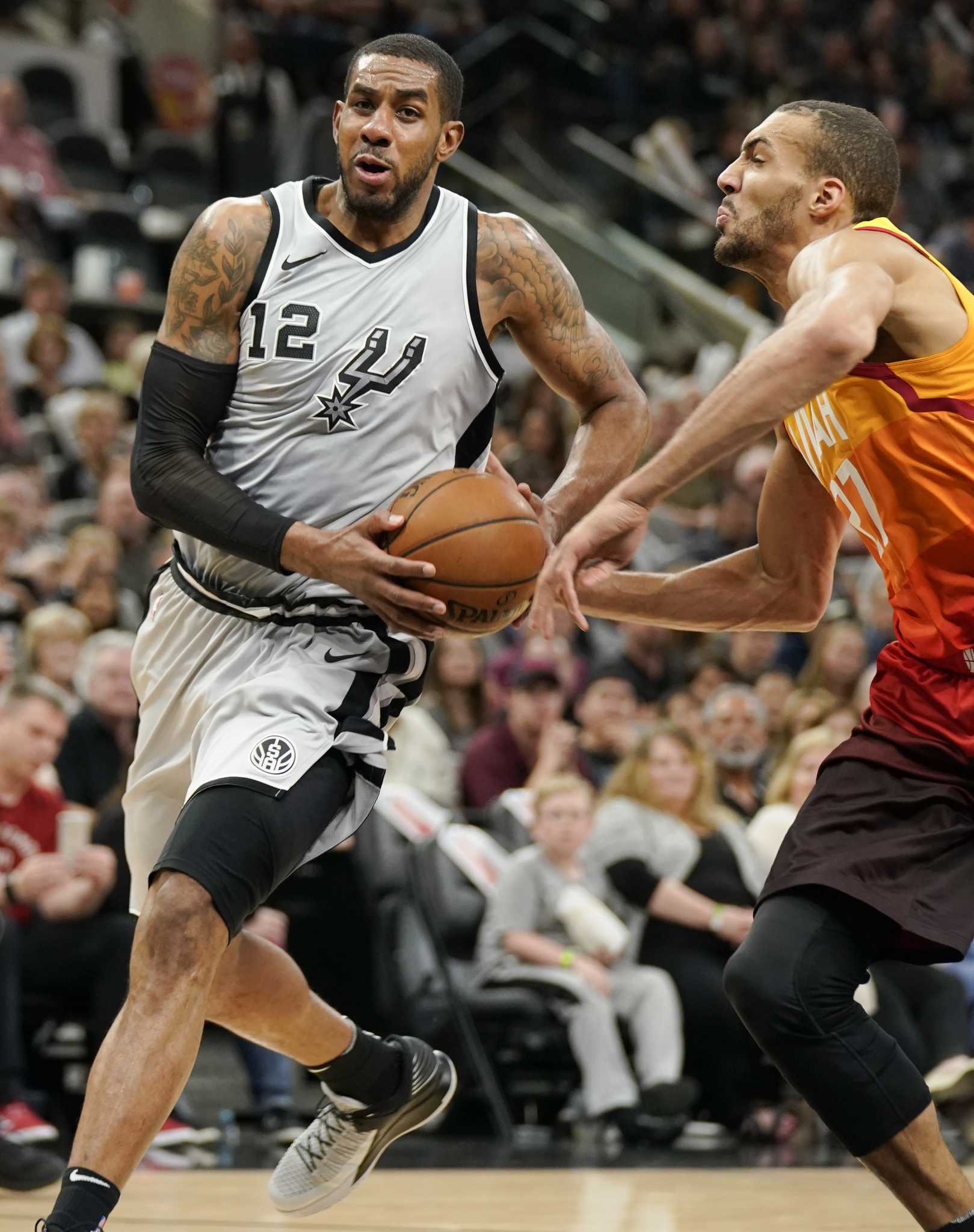 Aldridge leads streaking Spurs past Jazz