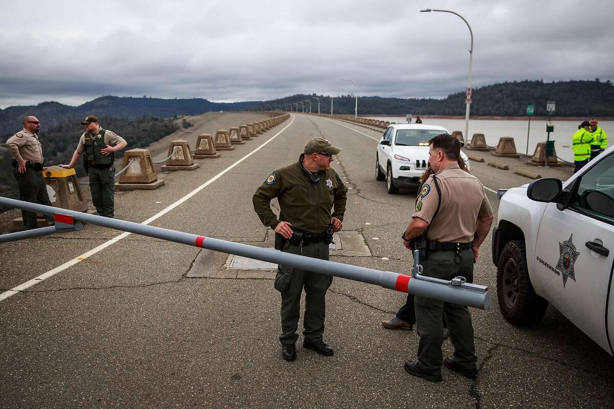 Gaping Hole In Oroville Dam Spillway Is Growing Officials Warn