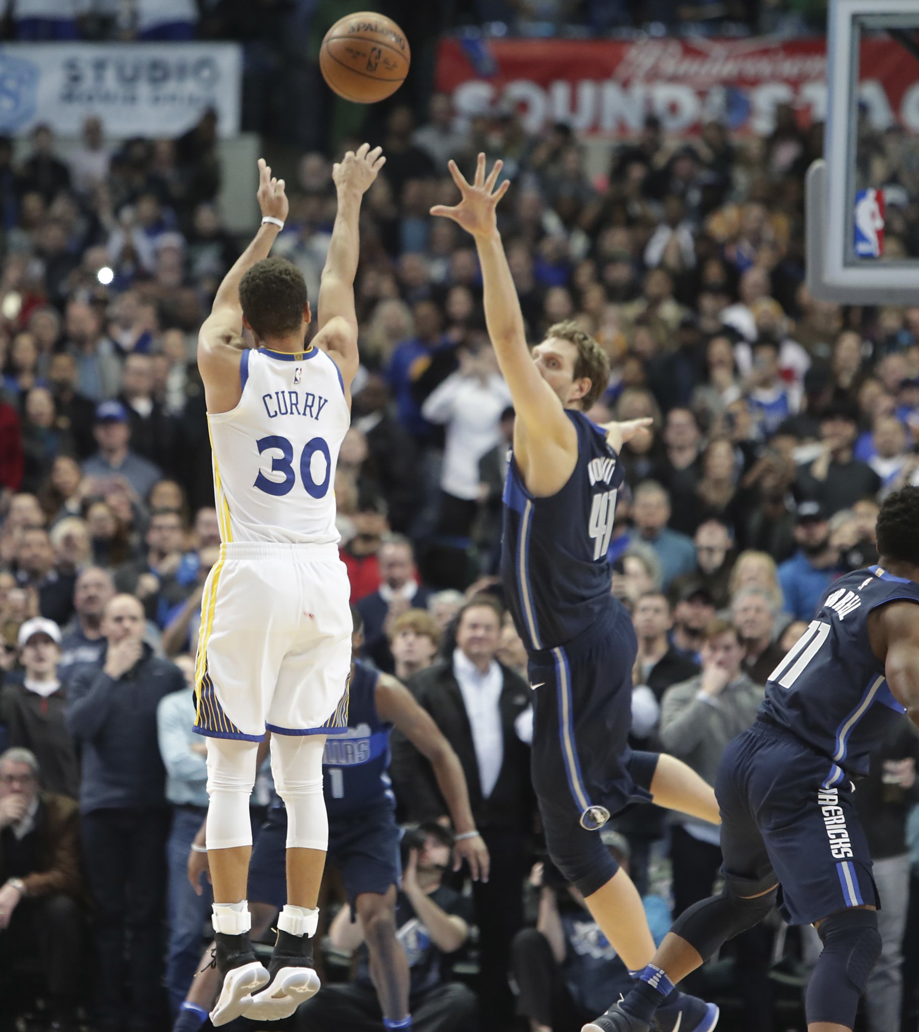 Warriors’ Stephen Curry, with late three, delivers victory