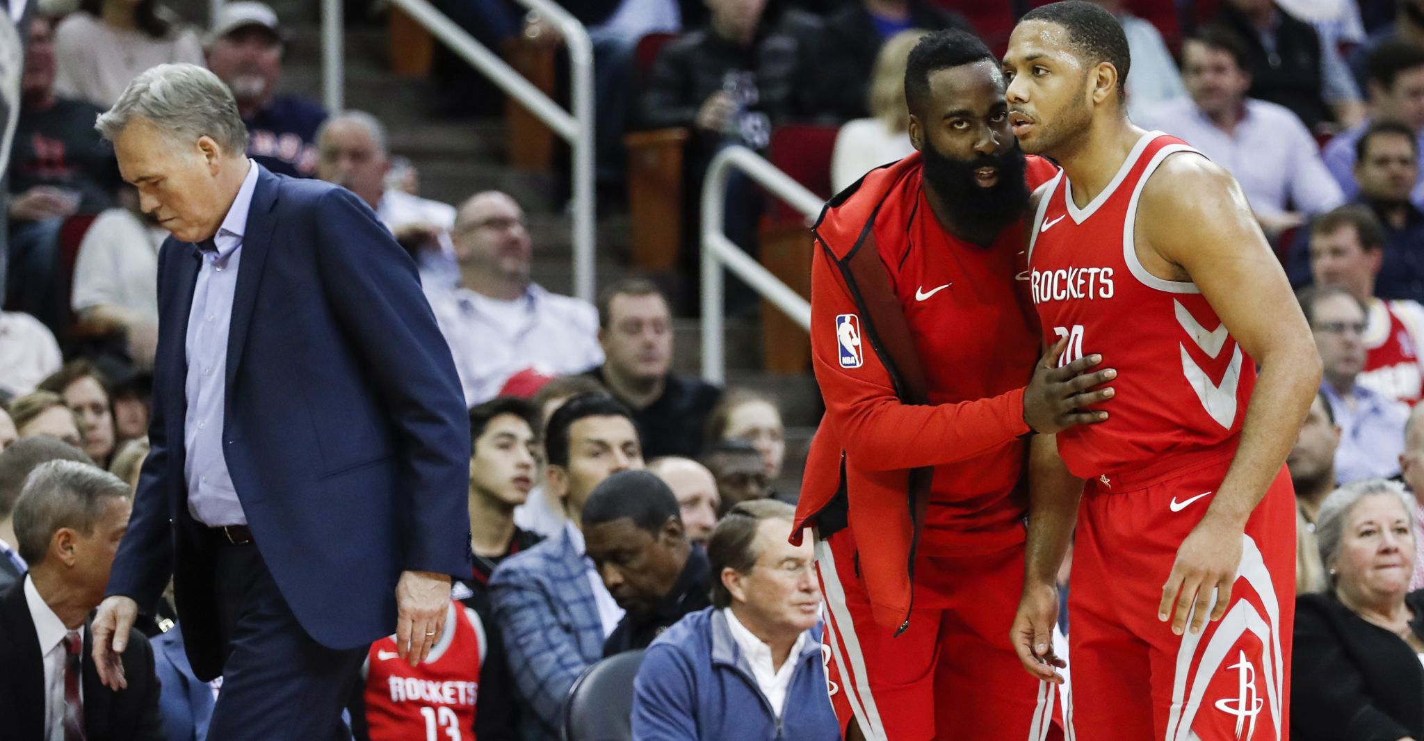 Warriors’ offense goes silent late in loss at Houston
