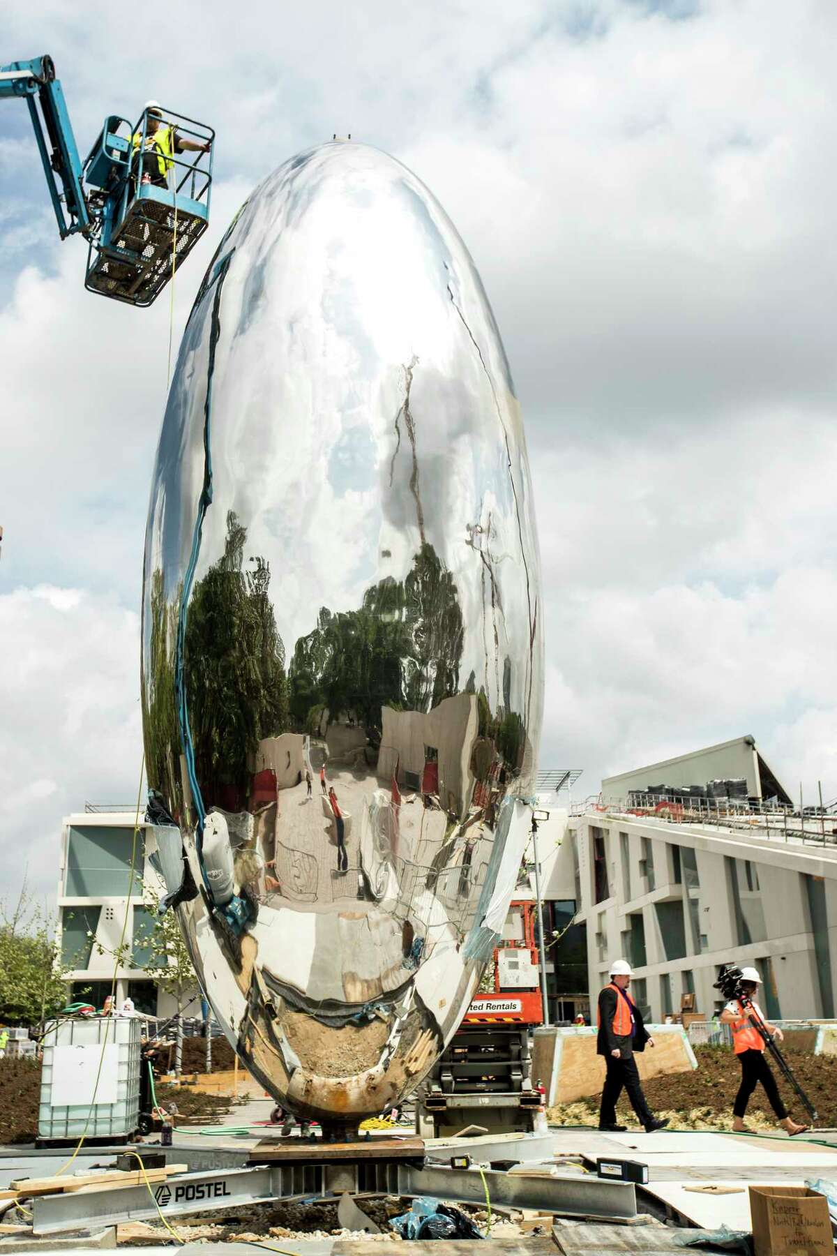 MFAH S New Anish Kapoor Sculpture Has Landed