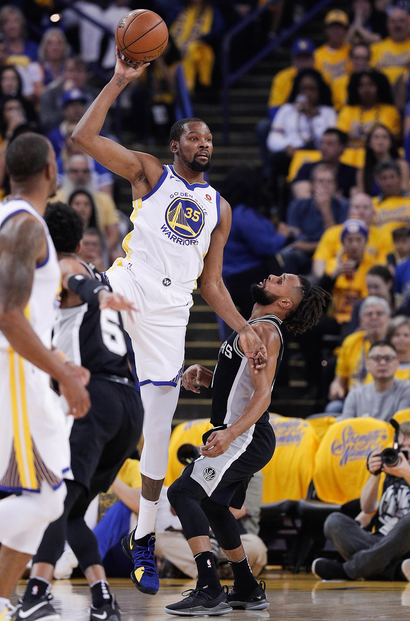 Warriors guarding against letdown in Game 2 vs. Spurs