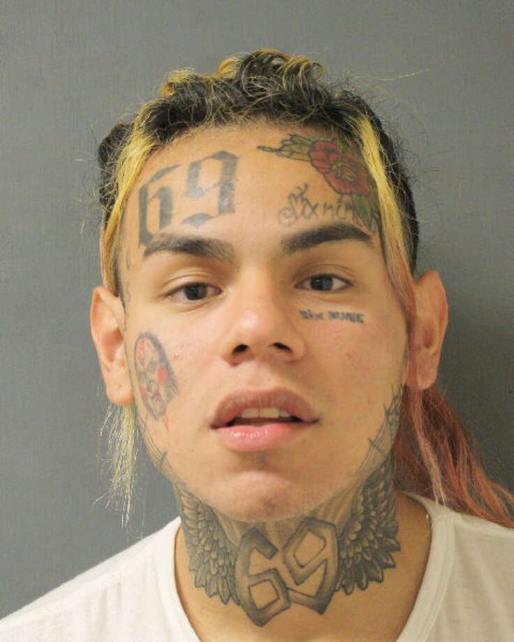 Rapper Tekashi Ix Ine Posts Bond In Harris County For Alleged Galleria