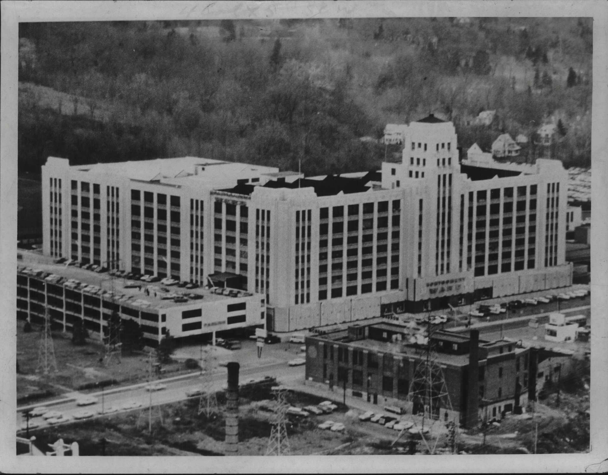 Timeline of the former Montgomery Ward building in Menands 
