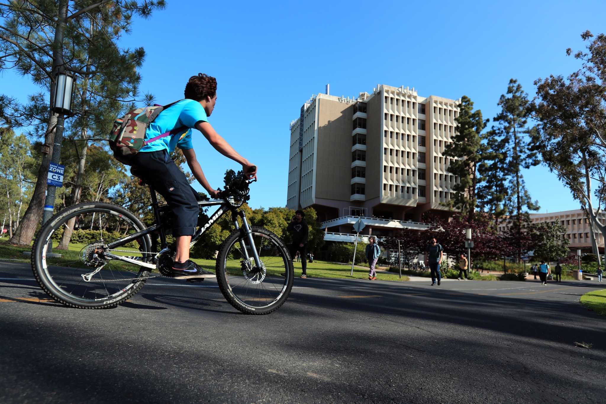UC Irvine acceptance rate Who gets in and who enrolls?