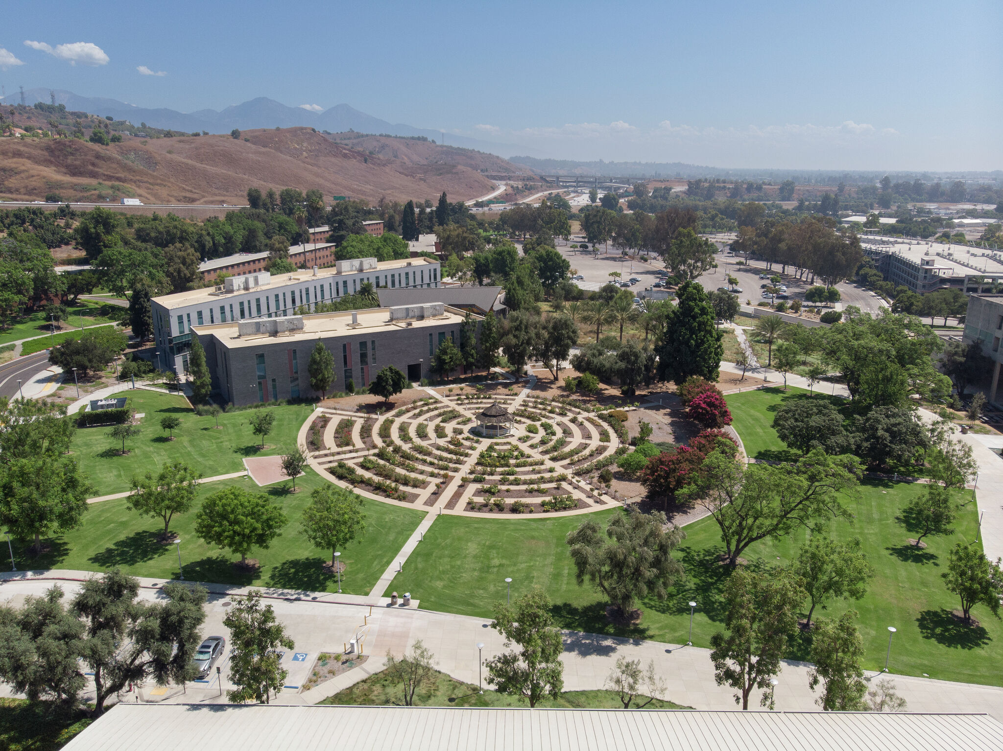 Cal Poly Pomona acceptance rate: Who gets in and who enrolls?