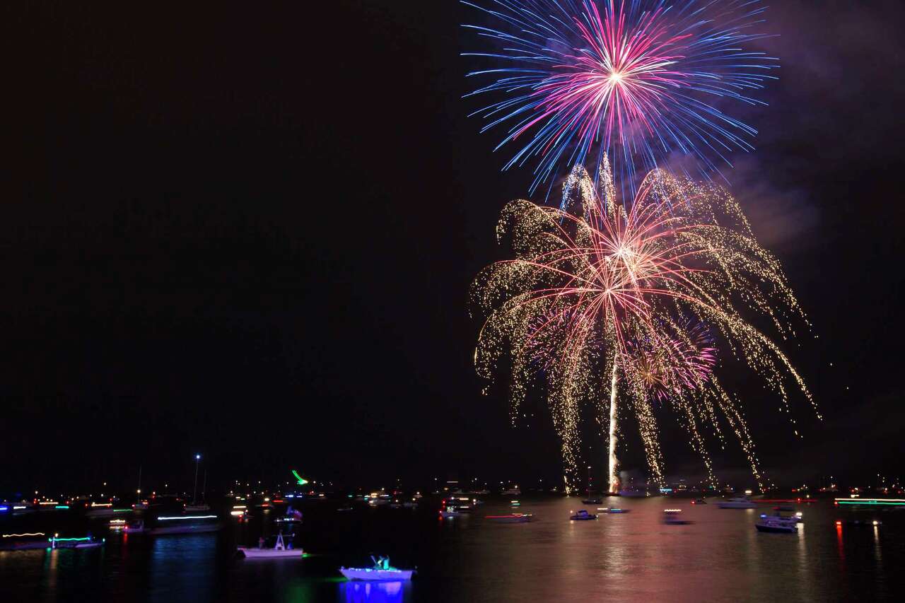 where-to-watch-2021-july-4th-fireworks-in-the-houston-area