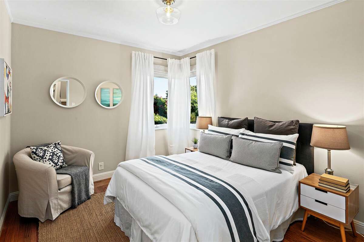 This Oakland home went for 1 million over asking price. Can you guess the sale price?