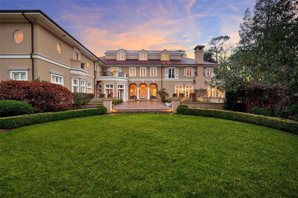 Tricked Out Alabama Lake Martin Mansion Airbnb, image size:1200x799