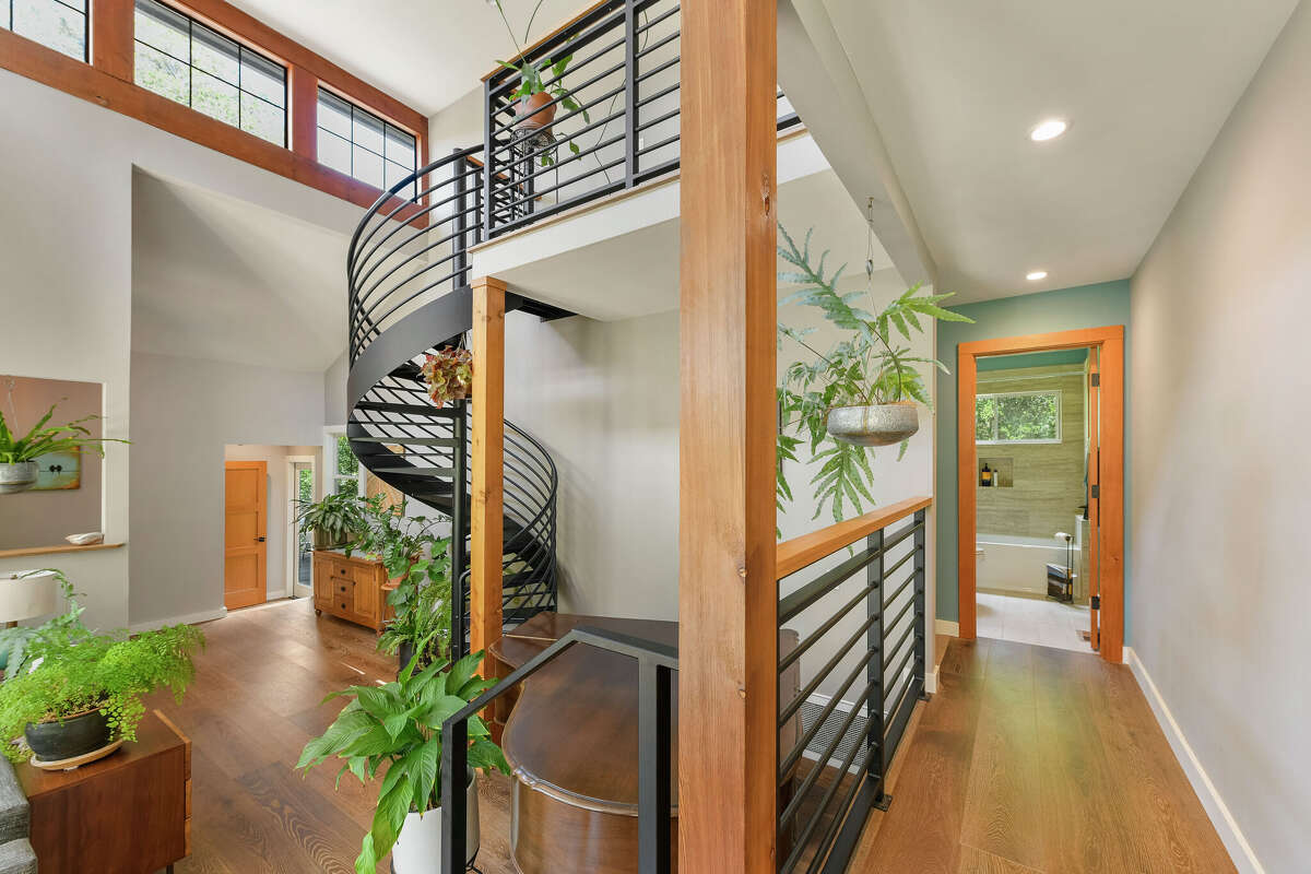 Bidding on Sebastopol home shows frenzied state of the real estate market