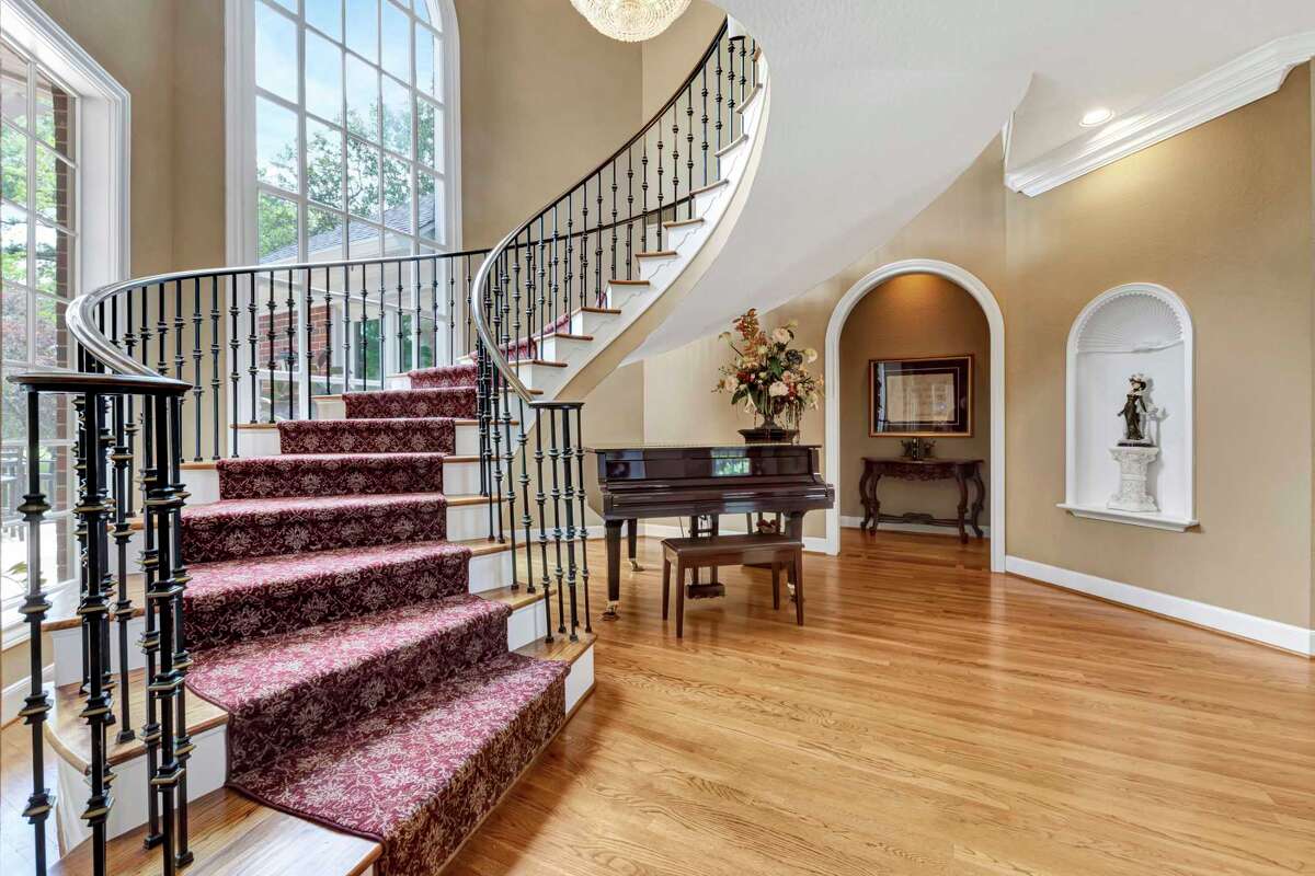 Houston real estate Can you guess the cost of this 6,000squarefoot