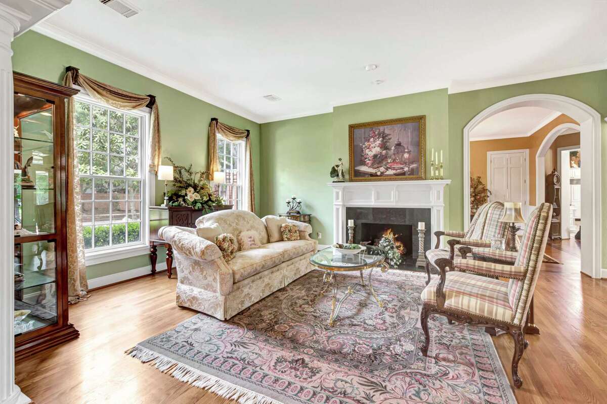 Houston real estate Can you guess the cost of this 6,000squarefoot