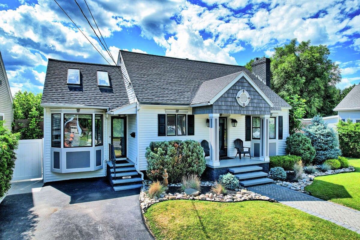 How much does this Rotterdam home, with pool house, cost?