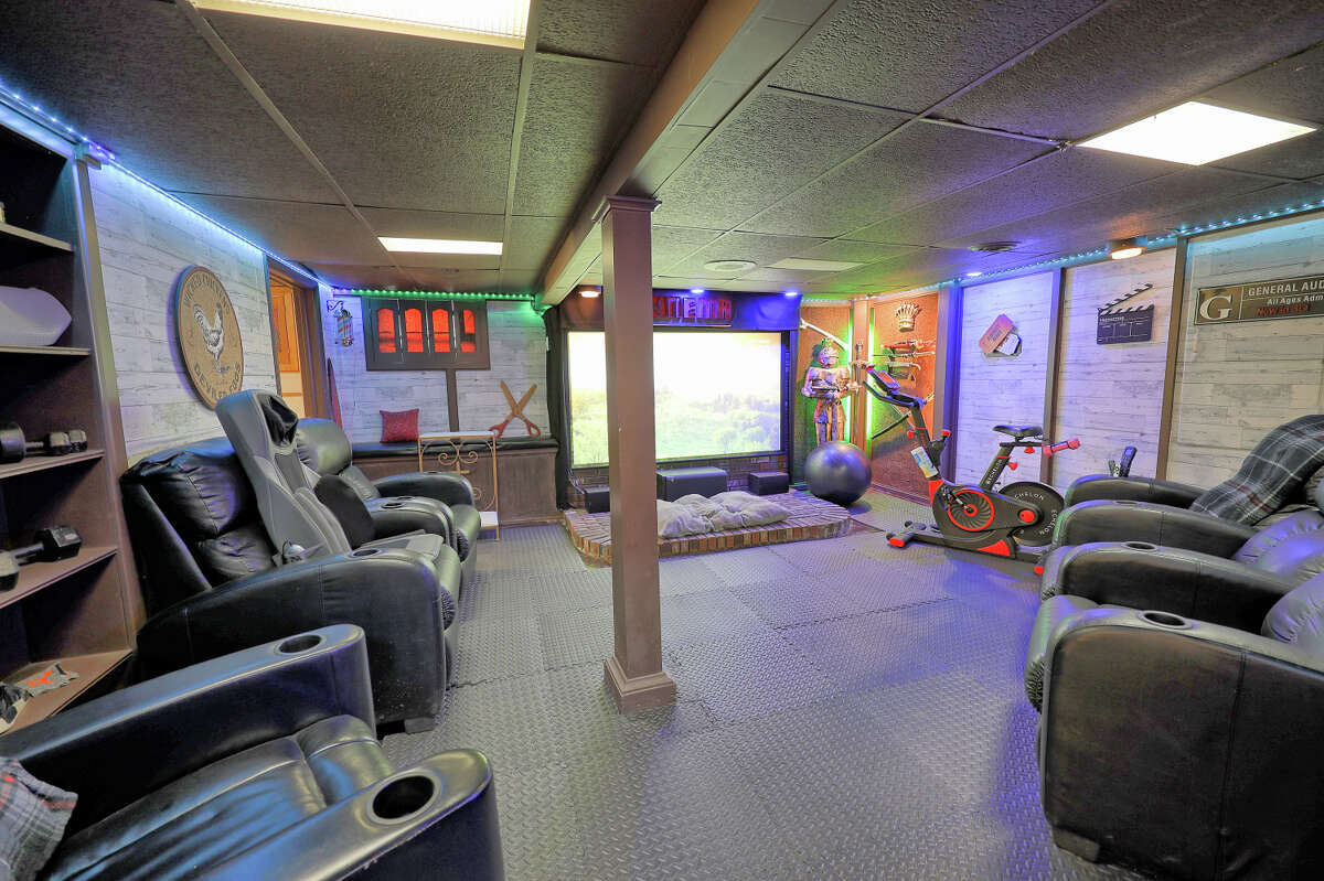 How much does this Rotterdam home, with pool house, cost?