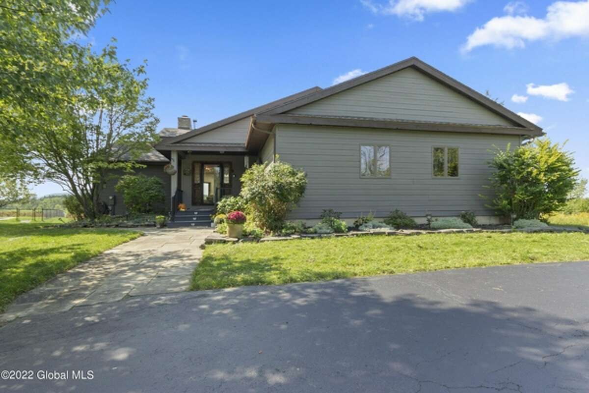 Can you guess the price of this custombuilt house in Guilderland?