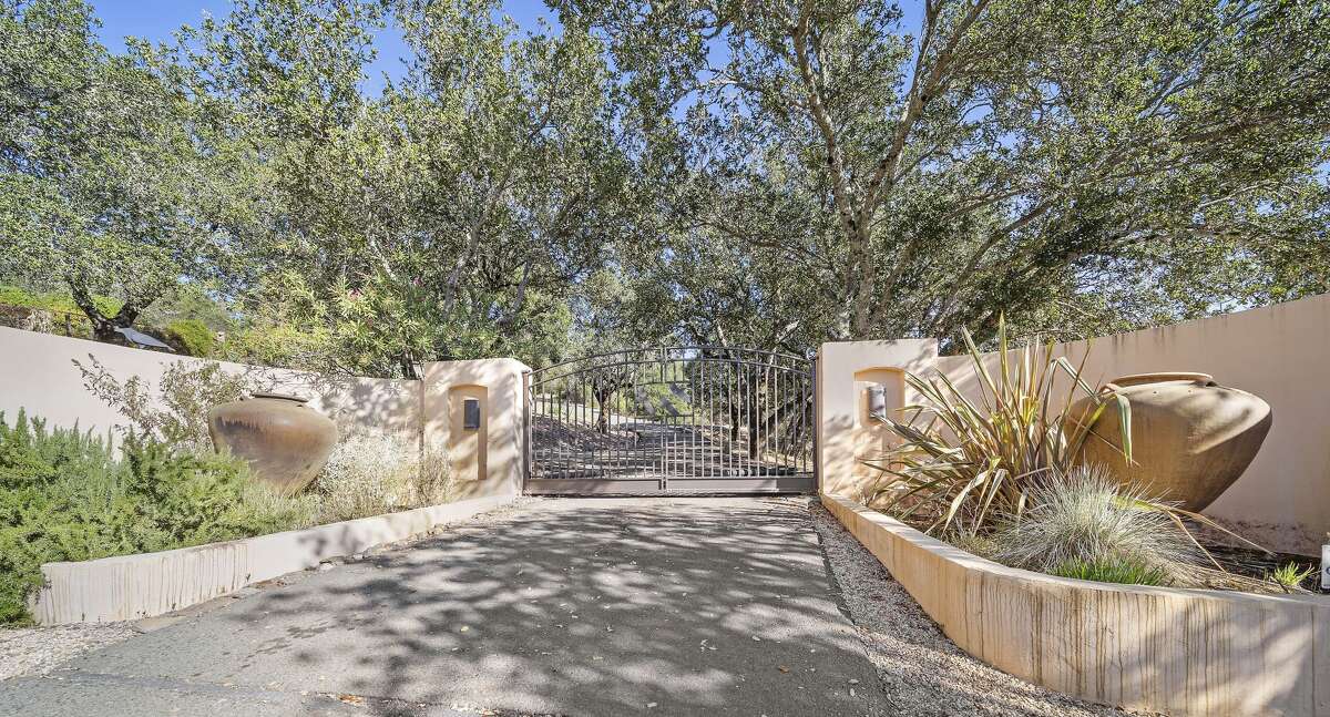 The home on this Wine Country estate is a luxury poolhouse Guess the