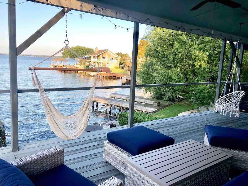 Lake Conroe Airbnb listings to book for summer vacation