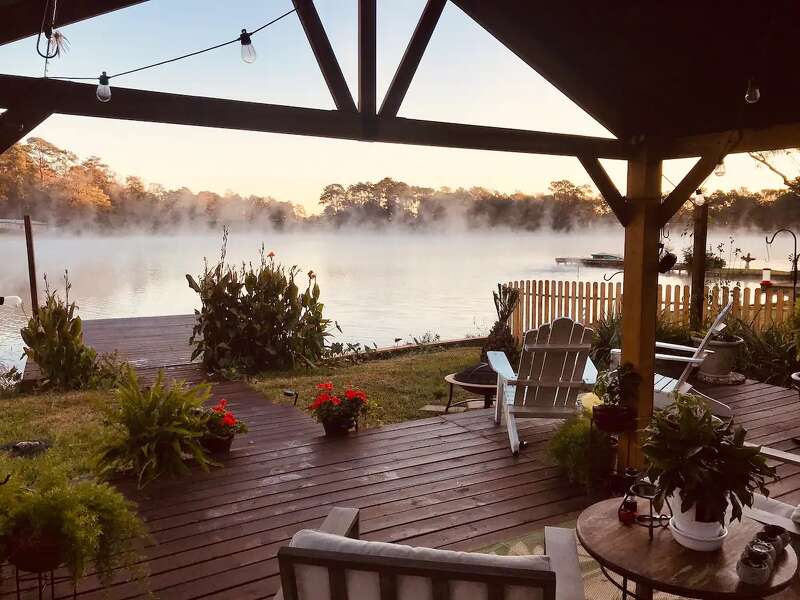 Lake Conroe Airbnb listings to book for summer vacation