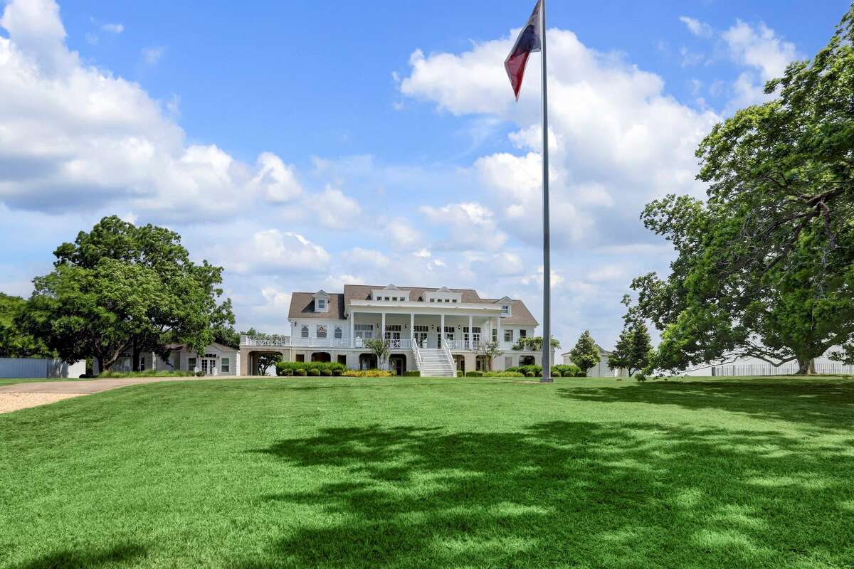 A historic Texas mansion in Brenham hit the market. Guess the price.