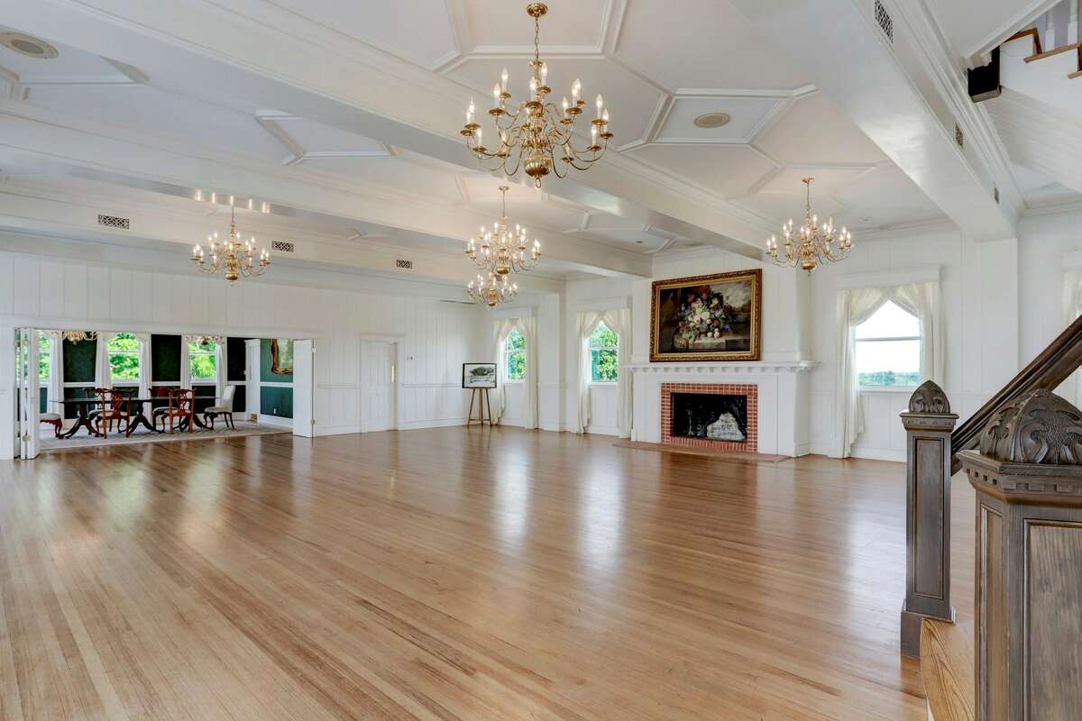 A historic Texas mansion in Brenham hit the market. Guess the price.