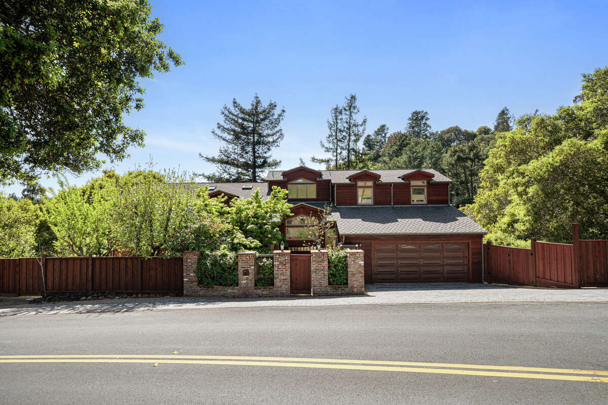 How much did this chic hillside home in one of the East Bay's most
