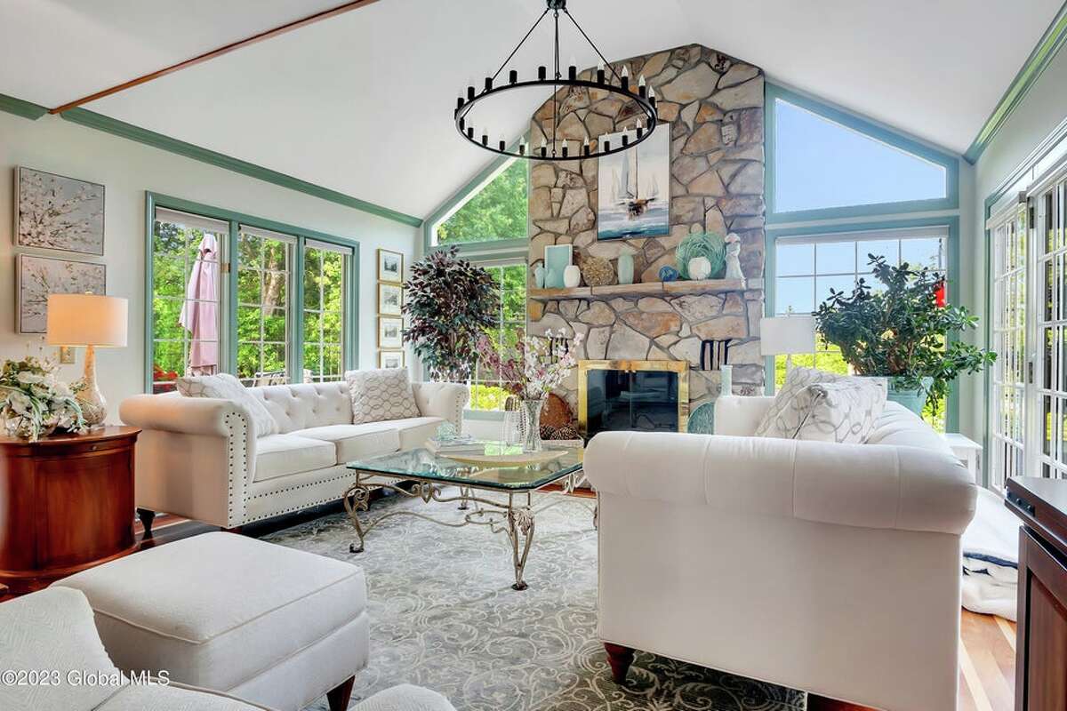 Guess the price of this Loudonville Colonial on a culdesac