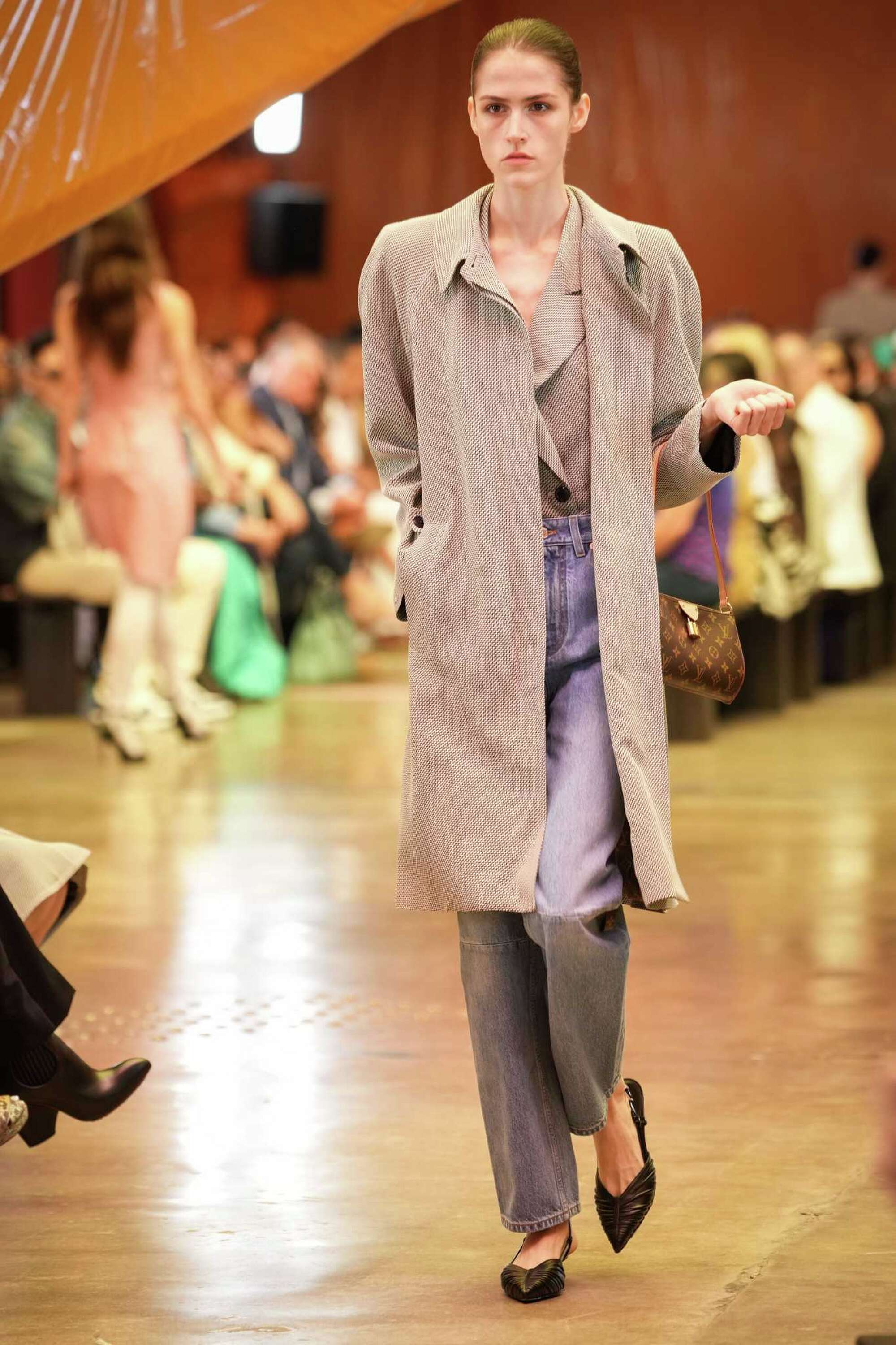 3 LOUIS VUITTON レザー スタッズ パンプス ヒール24 Photos from exclusive Louis Vuitton spring fashion show in Houston