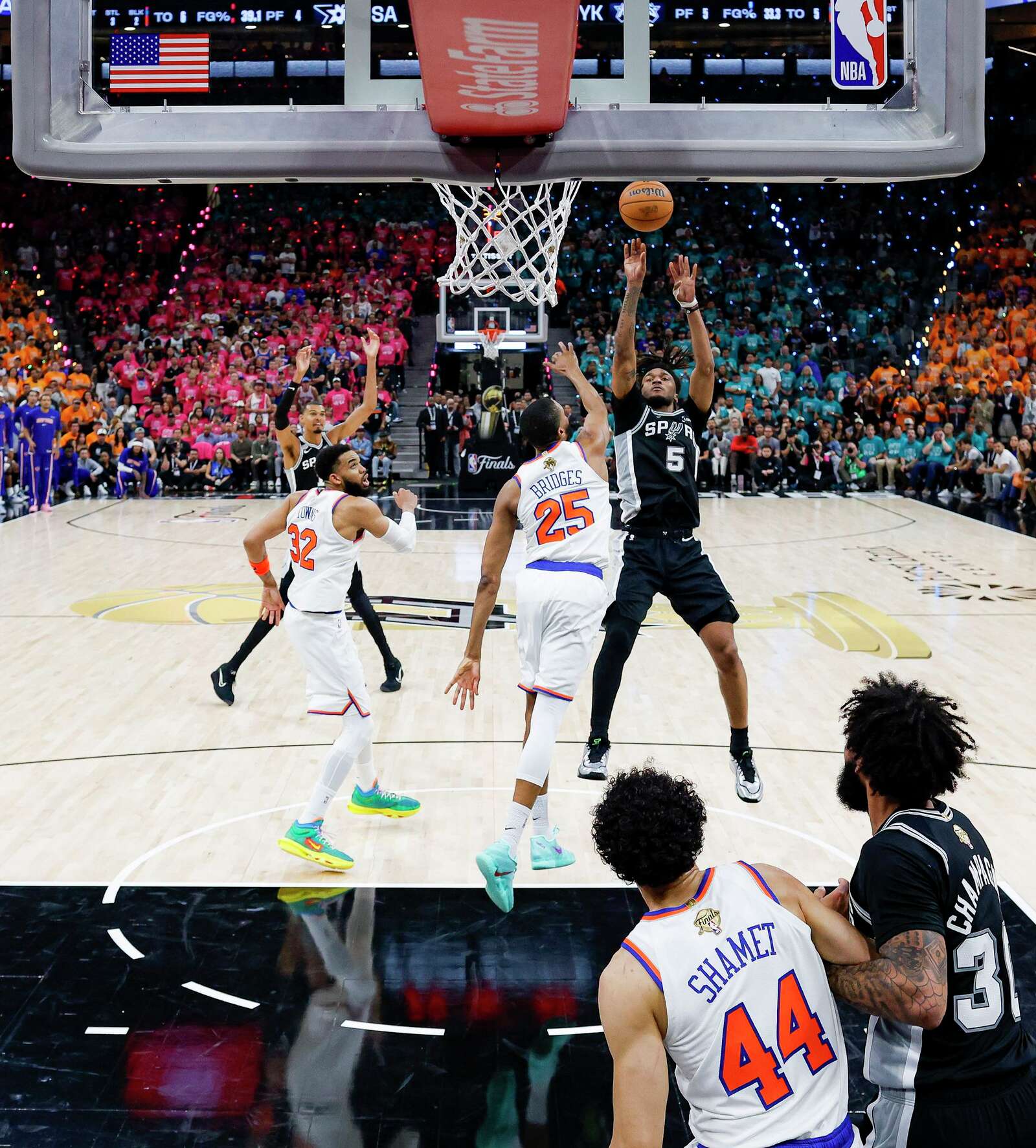 Spurs guard Stephon Castle shoots over New York Knicks’ Mikal Bridges during Game 1 of the NBA Finals. The Knicks defeated the Spurs 105-95 to take a 1-0 series lead. (Sam Owens/San Antonio Express-News)