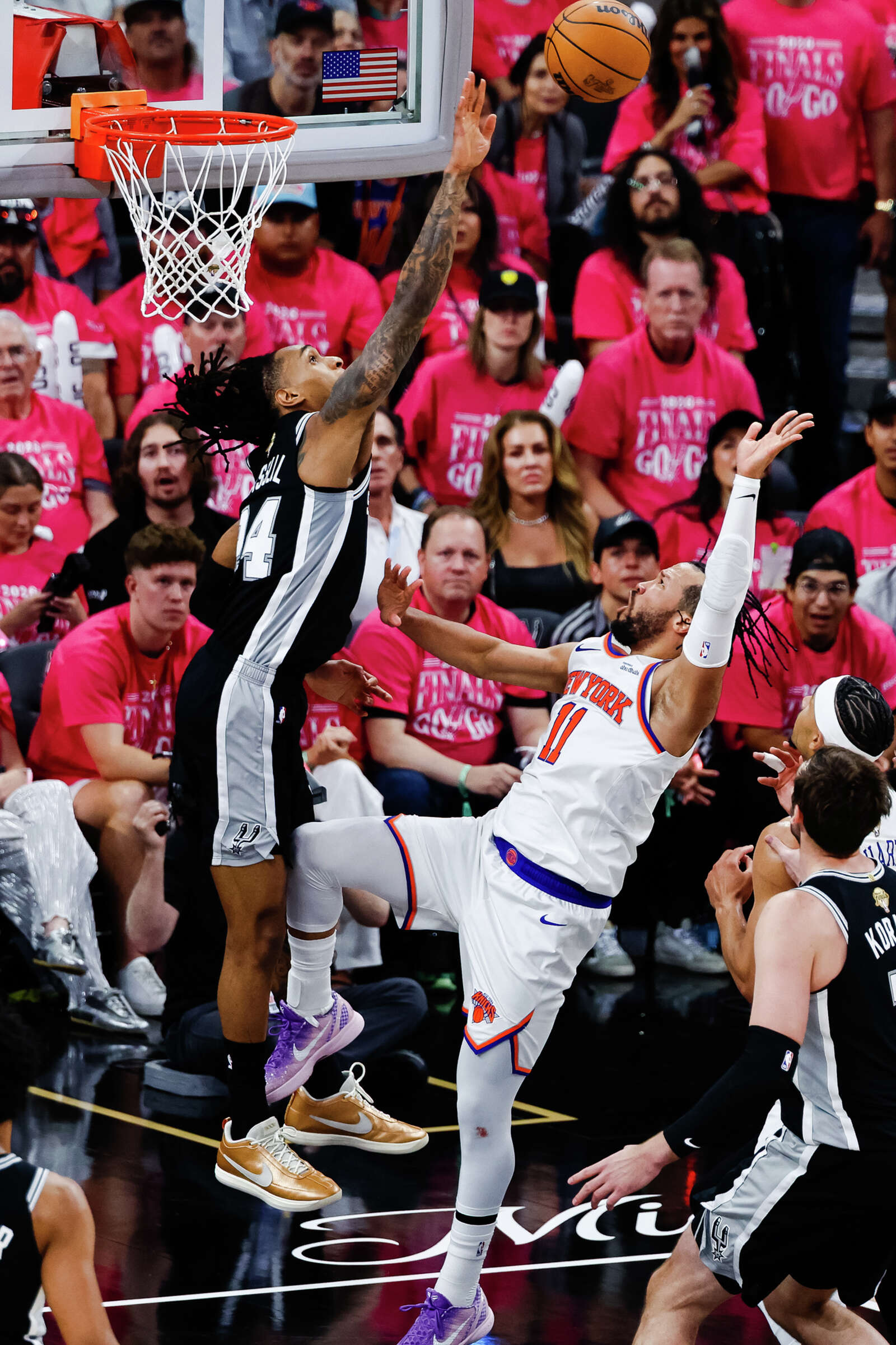 Spurs guard Devin Vassell goes up to block a shot by New York Knicks guard Jalen Brunson during Game 1 of the NBA Finals. (Sam Owens/San Antonio Express-News)