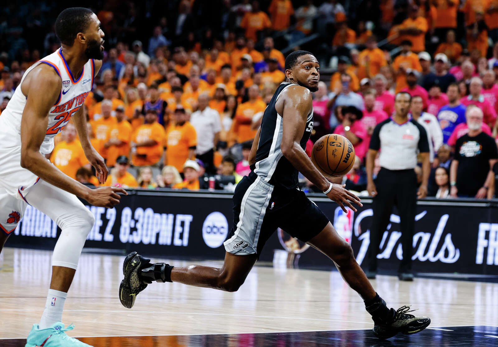 Spurs guard De'Aaron Fox drives the ball forward during Game 1. (Sam Owens/San Antonio Express-News)