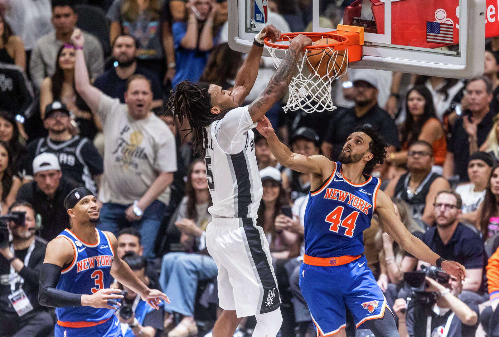 San Antonio Spurs guard Stephon Castle (5) dunks the ball during the third quarter.